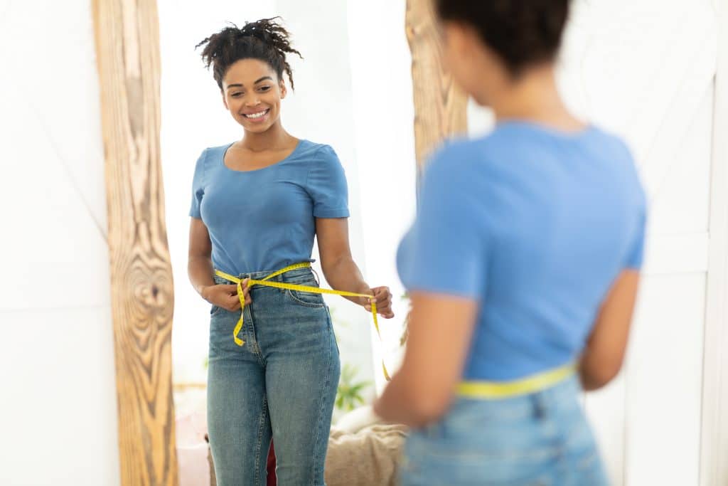 keto gewichtsverlies, ketodieet, vetverbranding, vochtverlies, gezond afvallen, keto voor beginners, dieet plateau, vet vs. vocht, dagelijks wegen, gewichtsverlies strategieën