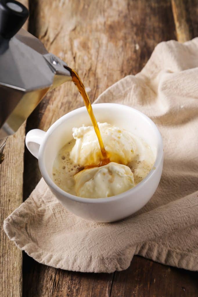 Keto Affogato Vanille IJs Italiaans Dessert - Kaythode - Sacha Kay - Afvallen met Gezond Keto eten Kayto recepten weekmenu - Keto Dessert - Snoeperijen