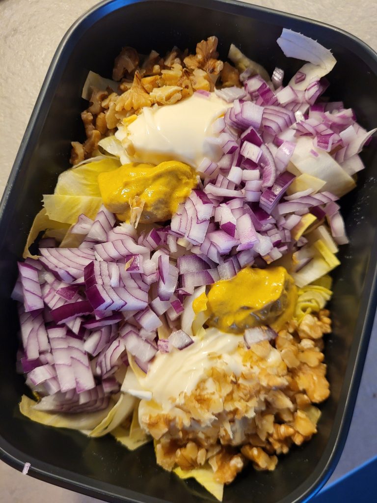 Frans' Withlove Salade - De week van Frans - keto ervaring, keto weekmenu, realistische keto, keto zonder zout, aubergine friet, bloemkool ovenschotel, courgettesoep keto, warme gerookte zalm, zelfliefde keto, sport en keto, Kaythode blog, mozzarella pannenkoekjes, appel-kaneel pannenkoekjes keto